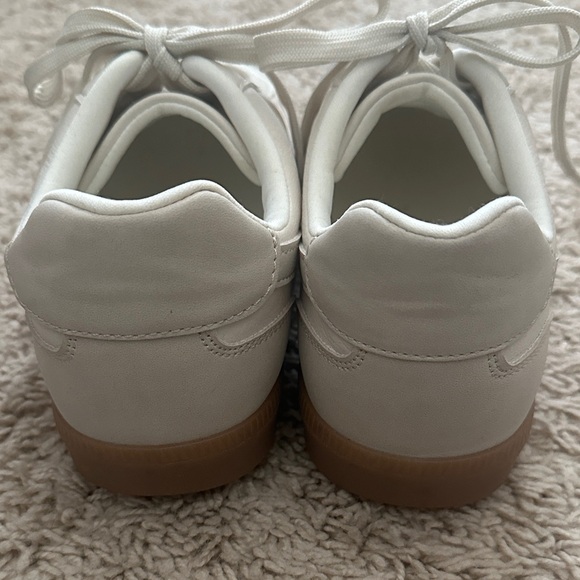 EUC size 7 DV by Dolce Vita White Sneakers - Picture 2 of 9